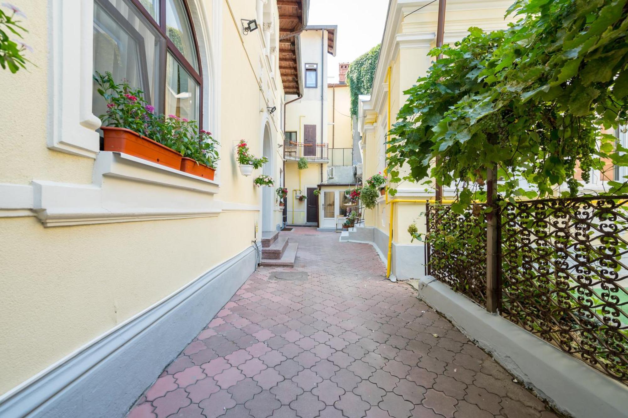 Luxury Apart-Hotel Bucharest Exterior photo